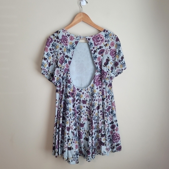 URBAN Outfitters Kimchi Blue Floral Open Back Mini Dress Size Small - Picture 6 of 8